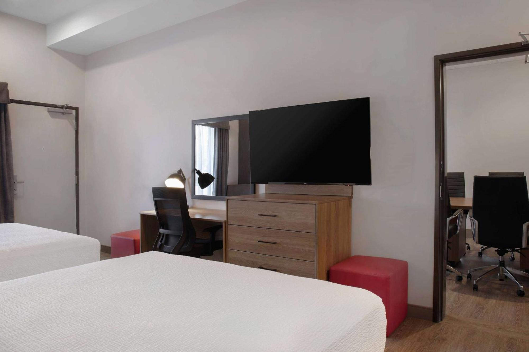 Ramada By Wyndham Cochrane Hotel Luaran gambar