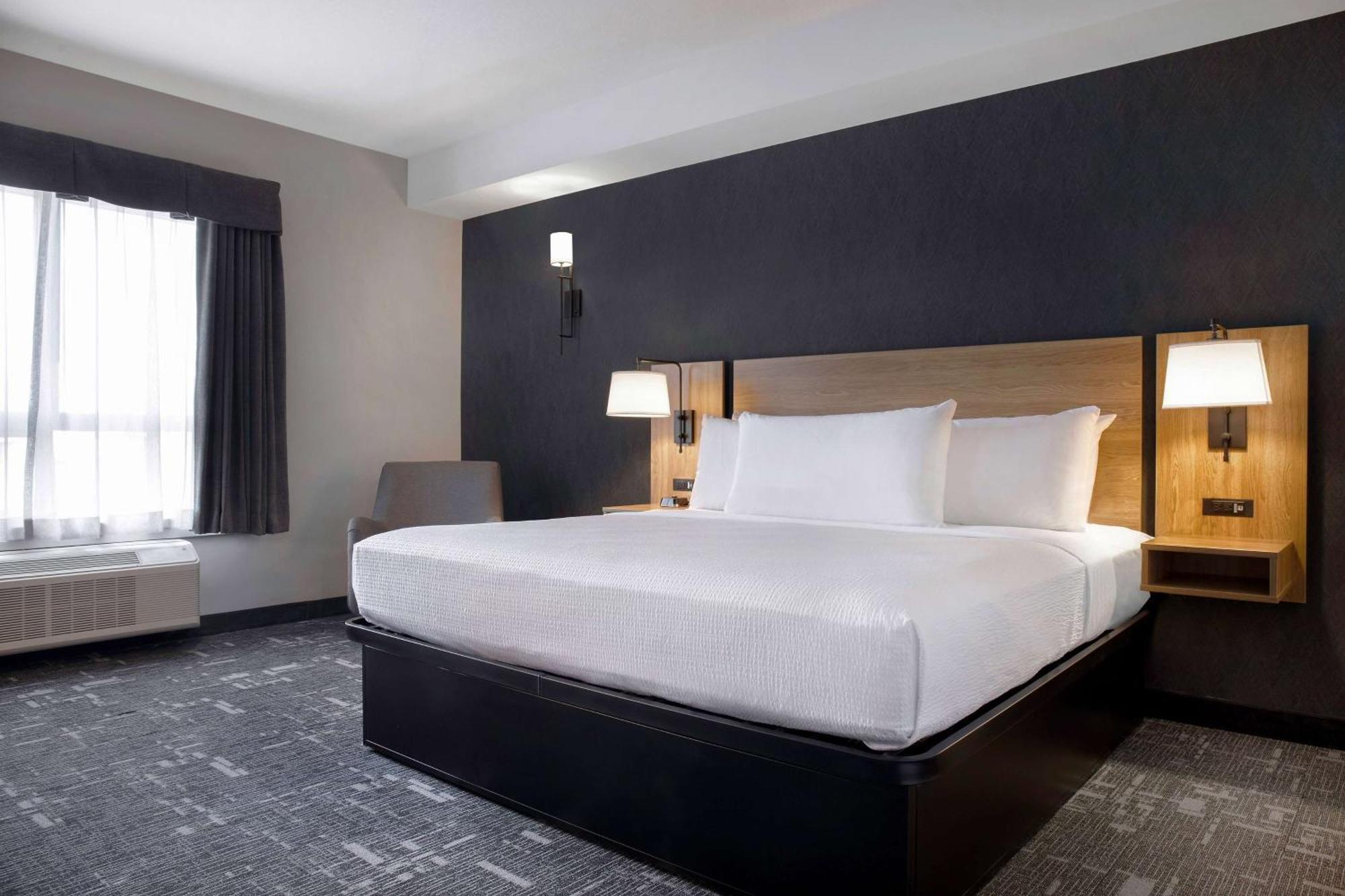 Ramada By Wyndham Cochrane Hotel Luaran gambar