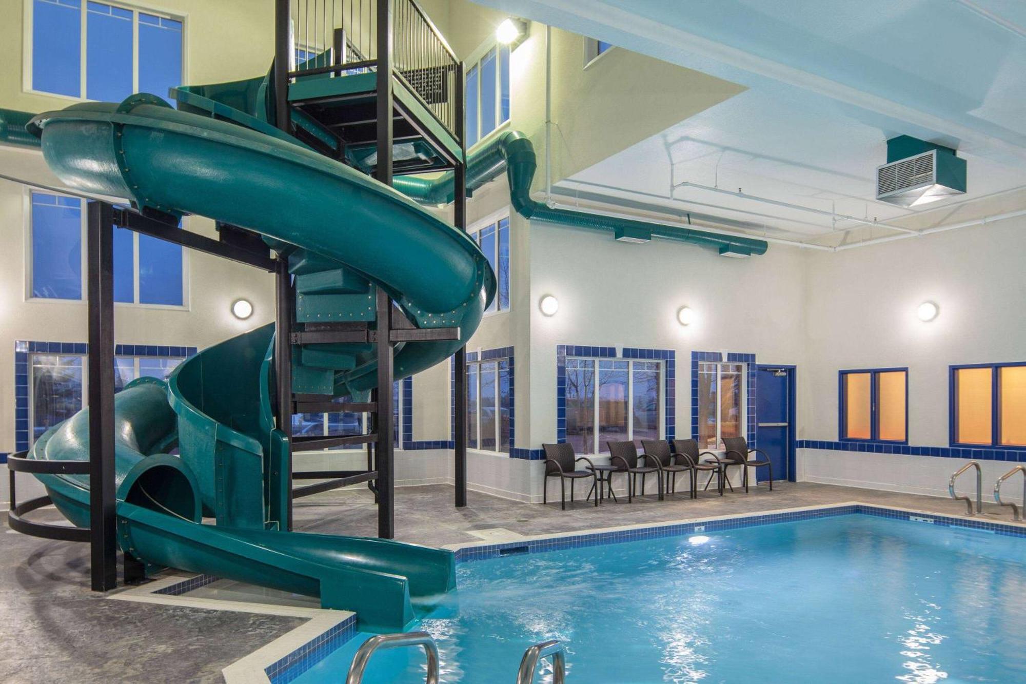 Ramada By Wyndham Cochrane Hotel Luaran gambar