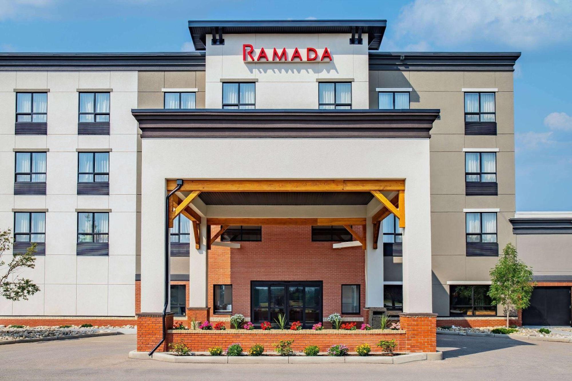 Ramada By Wyndham Cochrane Hotel Luaran gambar